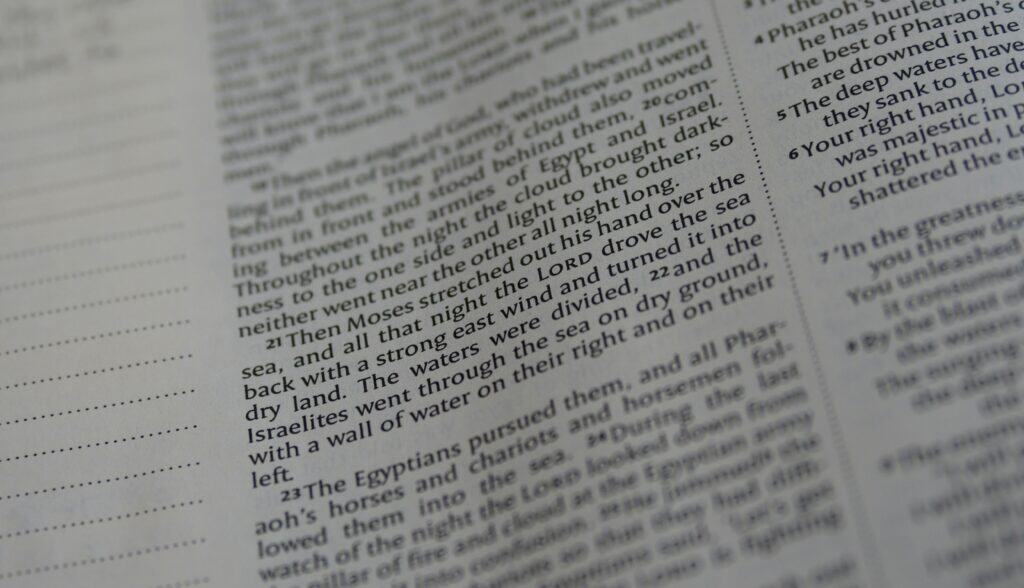Bible page verses about Moses parting Red Sea